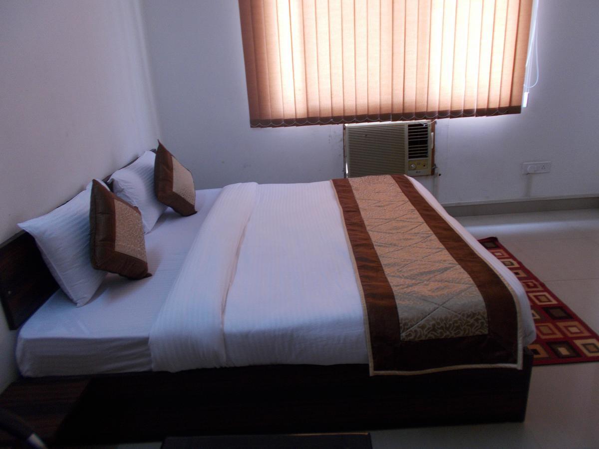 The Radiance Suites And Apartment Neu-Delhi Exterior foto